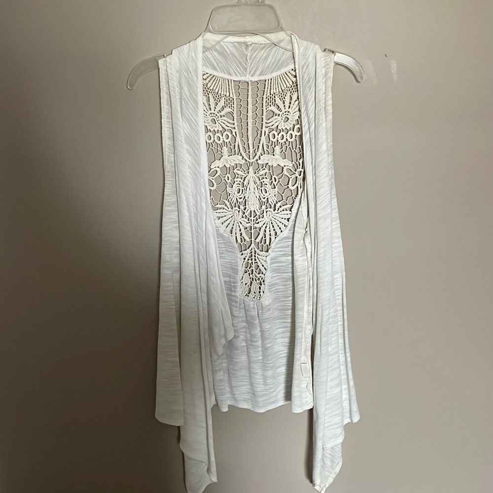 white lace pullover. size medium.